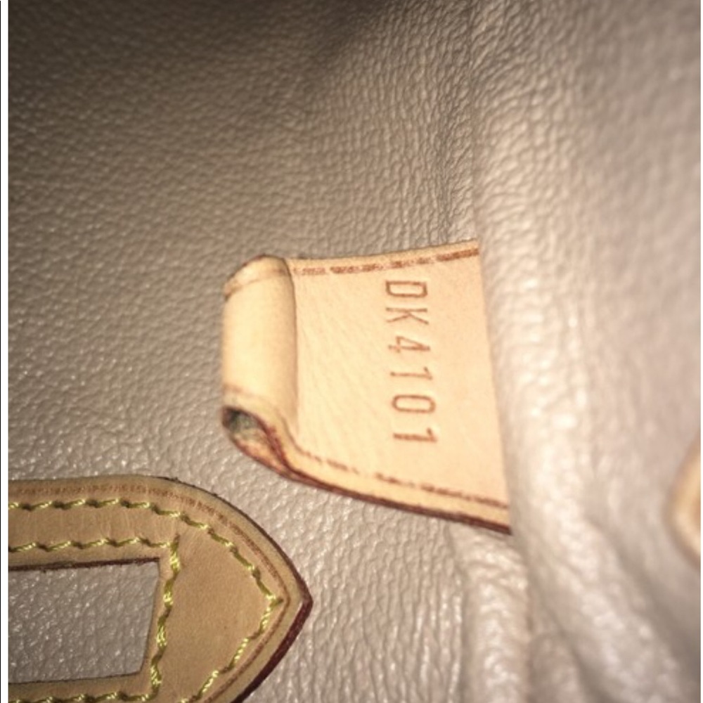 Louis Vuitton
Bucket pm Monogram Shoulder Bag - Picture 10 of 12